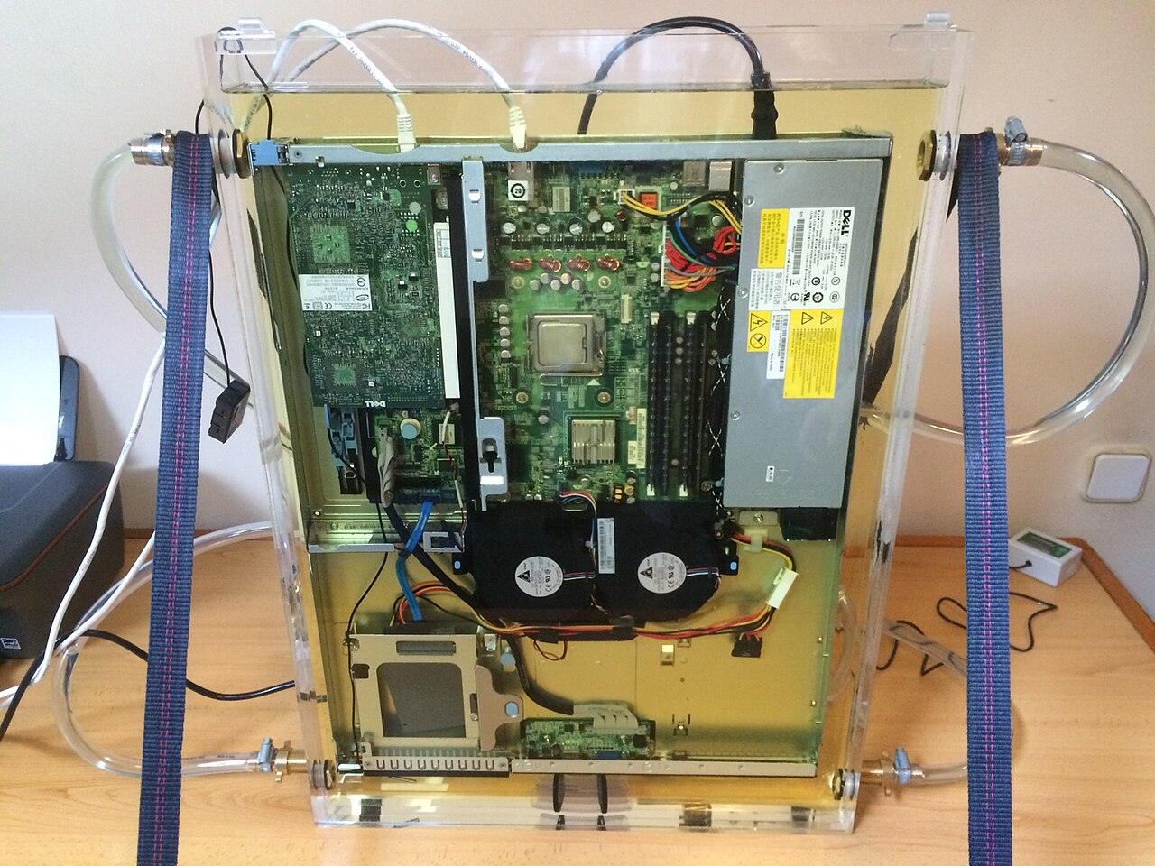 A single server immersed in dielectric fluid
